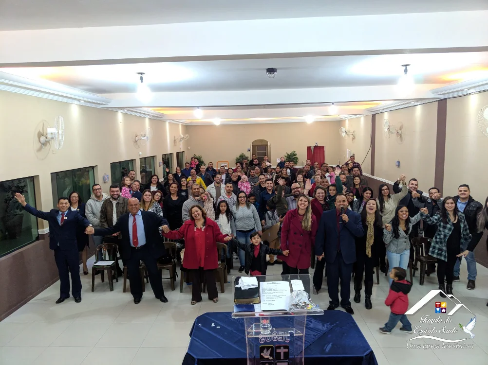 A congregação reunida no templo